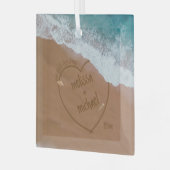 名前を持つ私たちの初めてのクリスマス日付ビーチ ガラスオーナメント (正面左)