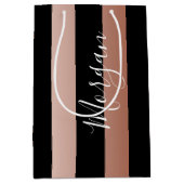 名前を白の縦書きで、ローズゴールドとブラックのストライプに ミディアムペーパーバッグ (正面)