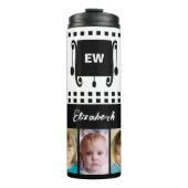 名前を追加するイニシャルの写真のコラージュ白黒 タンブラー (正面)