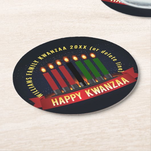 名前を追加する年クワンザキャンドル ラウンドペーパーコースター (アングル)