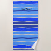 名前を追加する青と白の波ストライプ線航海の ビーチタオル (正面)