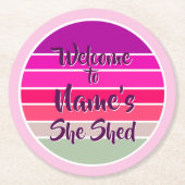 名前を追加ようこそ彼女にピンクのレトロ夕日 ラウンドペーパーコースター (正面)