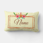 名前を追加文字を編集し、私たちは抱擁ボホフラワー ランバークッション (裏面)