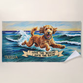 名前を追加， Goldendoodle Dog Splashing in the Waves ビーチタオル (正面)
