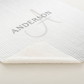 名前エレガントモノグラムと薄い灰色のグラデーションストライプ シェルパブランケット (3/4)