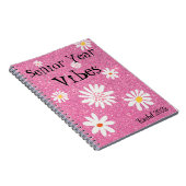 名前オンレトロスパークリホットピンクシニアイヤーVibes ノートブック (右側)