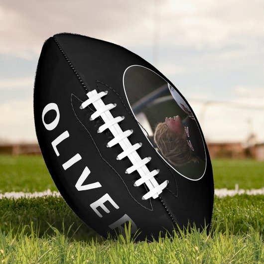 名前カスタムと写真の付いたブラックサッカーとホワイトサッカー アメリカンフットボール