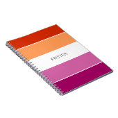 名前カスタム付きレズストライプビアン国旗の色 ノートブック (右側)