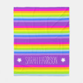 名前カラフルレインボーストライプンパーソナライズされた フリースブランケット (正面)