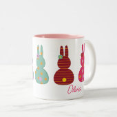 名前カラフルMugのイースターバニー ツートーンマグカップ (正面右)