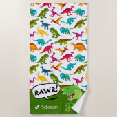 名前カラフルT-レックスグリーンの恐竜パターン ビーチタオル (正面)