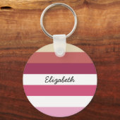 名前ガーリー付きピンク色の幅ストライプ広い横向き文字 キーホルダー (正面)