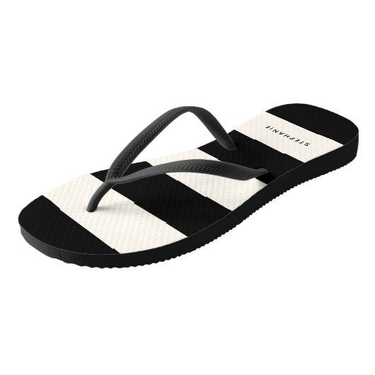 名前クラシックの付いた黒と白ストライプの ビーチサンダル (アングル)