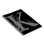名前グランジ付き大文字K ノートブック (右側)