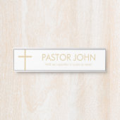 名前シンプルと引用文がオンの白と金ゴールドの十字 サインプレート (正面)