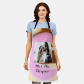名前シンプルを追加ミニマルphoto pink yellow bro エプロン (着用した状態)