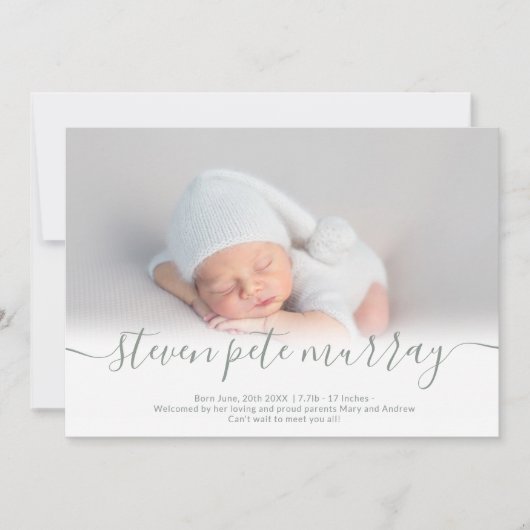 名前スクリプトハートフォトセージ緑の少年のベビー誕生 案内状 (正面)