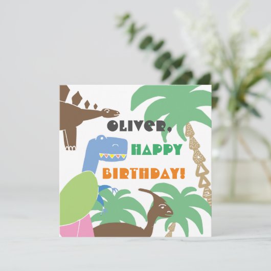 名前パーソナライズされたかわいいディノ恐竜子供の誕生日 カード (スタンド正面)