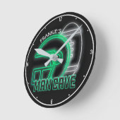 名前パーソナライズされたアメリカンフットボールのチームマン洞窟 ラウンド壁時計 (傾斜)