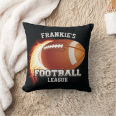 名前パーソナライズされたアメリカンフットボールの炎スポーツ クッション (ブランケット)