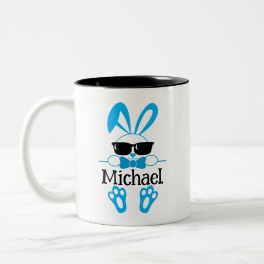 名前パーソナライズされたイースターブルーバニーサングラス ツートーンマグカップ (左)