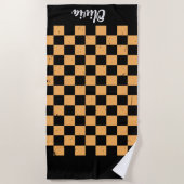 名前パーソナライズされたオレンジと黒のパタ市松模様にーン ビーチタオル (正面)