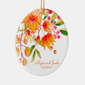 名前パーソナライズされたオレンジ色のフローラ結婚の日付 セラミックオーナメント (右)