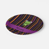 名前パーソナライズされたカエルのハロウィンストライプ ペーパープレート (アングル)