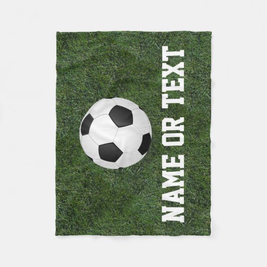 名前パーソナライズされたグリーングラスのサッカー少年 フリースブランケット (正面)