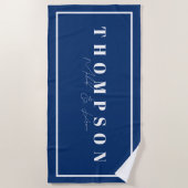 名前パーソナライズされたネイビーブルーエレガント ビーチタオル (正面)