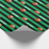 名前パーソナライズされたバスケットボールの緑と黒 ラッピングペーパー (角)