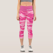 名前パーソナライズされたピンクの迷彩パターン カプリレギンス (正面)