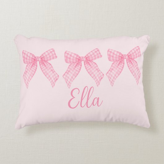 名前パーソナライズされたピンクジンガムコケット弓ピロー アクセントクッション (正面)