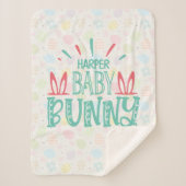 名前パーソナライズされたベビーバニーバタフライイースターエッグ シェルパブランケット (正面)