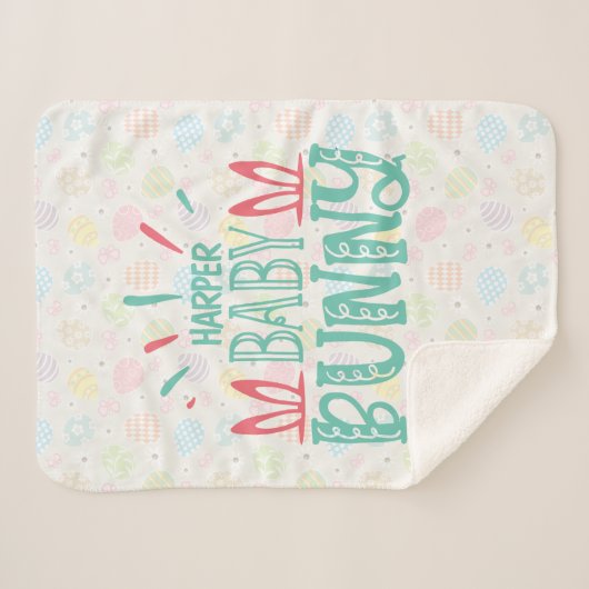 名前パーソナライズされたベビーバニーバタフライイースターエッグ シェルパブランケット (正面(横))