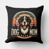 名前パーソナライズされたベルネーズマウンテンドッグママヴィンテージ クッション (正面)