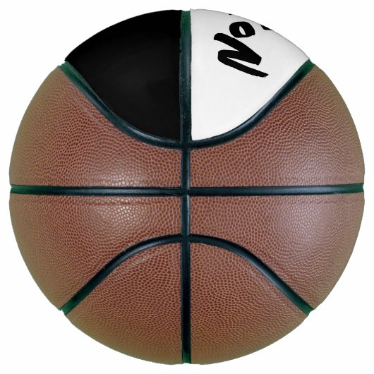 名前パーソナライズされたボールプレーヤー番号白黒 バスケットボール (右)