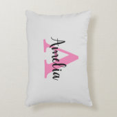 名前パーソナライズされたモノグラムスクリプト アクセントクッション (正面(垂直))