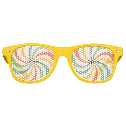 名前パーソナライズされたレトロストライプタイポグラフィ レトロサングラス (正面)