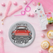名前パーソナライズされたレトロレッドクラシックカーガレージ ペーパープレート (パーティー)