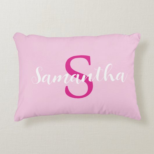 名前パーソナライズされた付きホットピンク枕イニシャル アクセントクッション (正面)