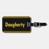 名前パーソナライズされた付き黒の警告テープ ラゲッジタグ (正面横)