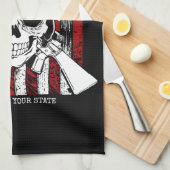 名前パーソナライズされた兵士スカルデュアルガン米国国旗 キッチンタオル (四つ折り)