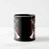 名前パーソナライズされた兵士スカルデュアルガン米国国旗 ツートーンマグカップ (中央)