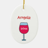 名前パーソナライズされた年の赤ワイングラスで セラミックオーナメント (正面)