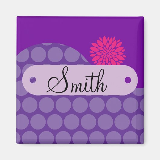 名前パーソナライズされた紫水玉模様ピンクの花 マグネット (正面)