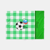 名前パーソナライズされた誕生日サッカー市松模様に緑 フリースブランケット (正面(横))