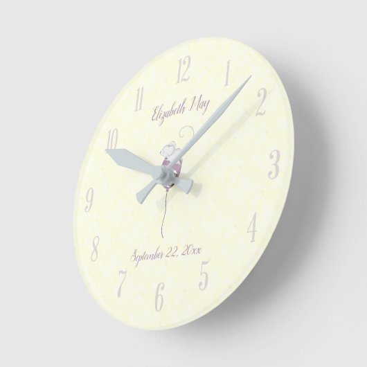 名前パーソナライズされた誕生日マウス浮動バルーン ラウンド壁時計 (傾斜)