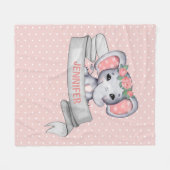 名前パーソナライズされた象ベビーガールピンク&グレー フリースブランケット (正面(横))