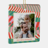 名前パーソナライズされた赤い緑のピンクの幾何学的な写真 セラミックオーナメント (右)